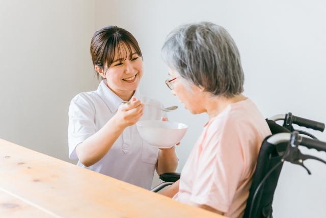 【四日市市/パート】有料老人ホームでの介護スタッフ募集！資格取得支援あり◎オープンしたばかりの綺麗な施設です☆