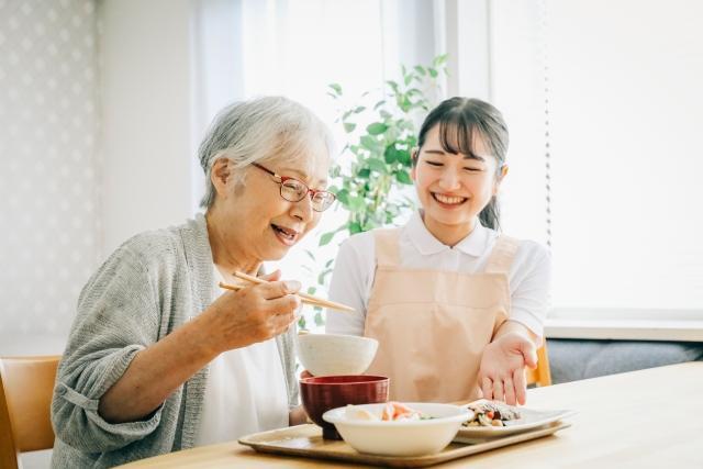 【豊橋市/正社員】介護老人保健施設での介護スタッフ募集！賞与4.8ヶ月◎福利厚生充実！